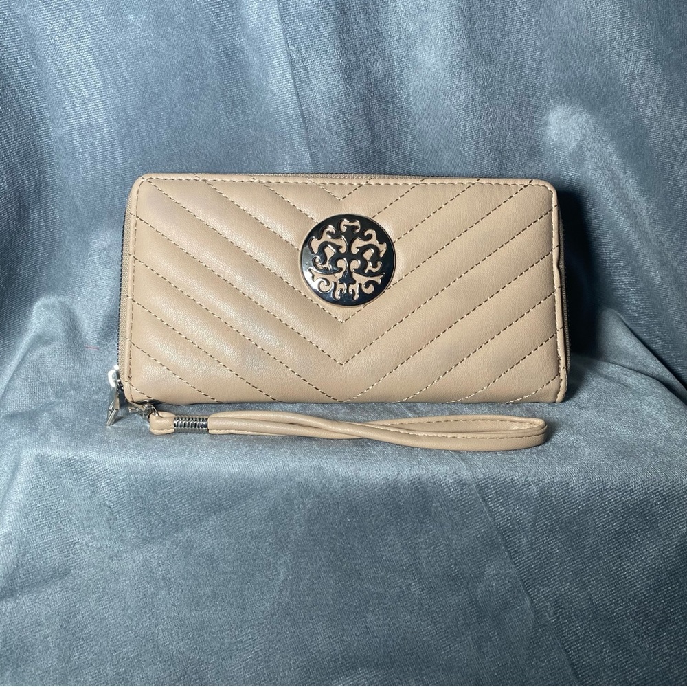Rebecca & Rifka Smooth Chevron Quilted Medallion Zip Tan Wristlet Wallet